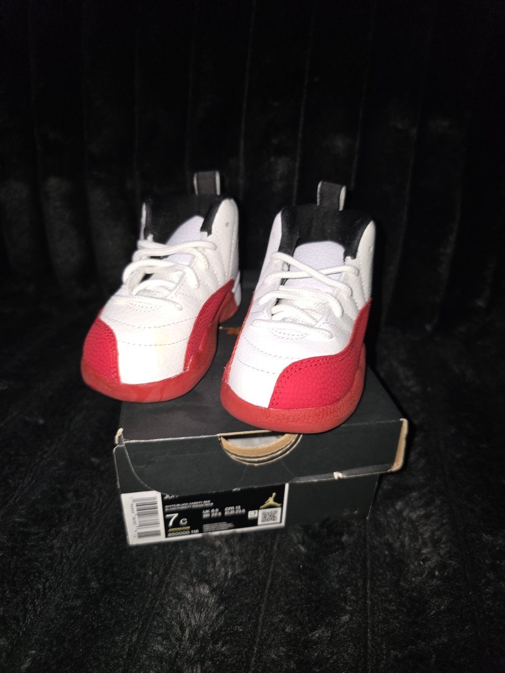 Jordan Kids Low-Top Sneakers in White, Red & Black